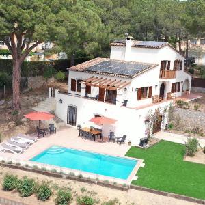 Villa de lujo independiente en L'Estartit con aire acondicionado - ES-323-33
