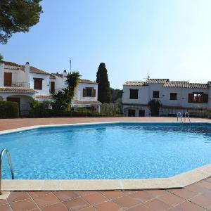 Casa con Jardín Piscina y Terrazas en Zona Tranquila Cerca de L'Estartit - ES-323-24