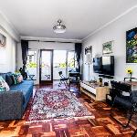 Heylon Sea Point luxury spacious one bedroom apartment queen size bed & inverter Cape Town 