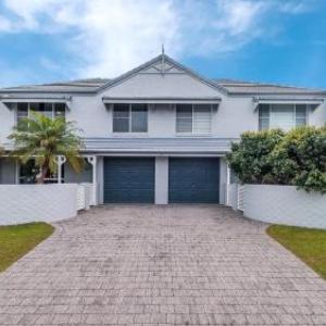 RED Rock - Walk to Yambas Beaches Cafes & Golf Club - Holiday Yamba