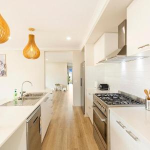 Elegant & Cozy Island Escape Near Downtown & Beach