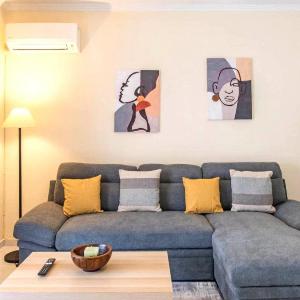 Colourful and bright apt in Kallithea