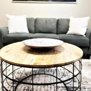 The Terrace at Park Place 2nd floor walk up -cozy 2 bedroom fast WiFi free coffee