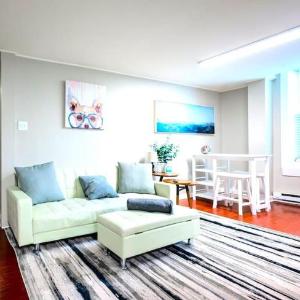 Redwood loft at Park Place King bed walk in closet fast WIFI and free coffee