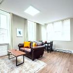 The Grayson at Park Place- cozy and fully updated with King bed free coffee and fast WIFI