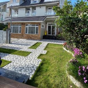 Cheerful 8 br villa - 3' walkin to Xuan Huong lake