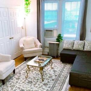 (53.1N) Walk to Forest Park in Comfort!