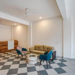 Saffron Inn - Near India Expo Mart