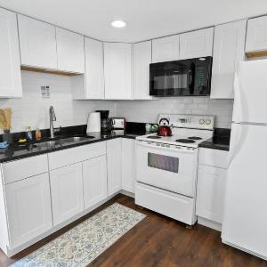 Maple Getaway - Short distance to downtown beaches and breweries