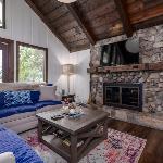 Glenora Bluffs - private lake access - pet friendly Michigan