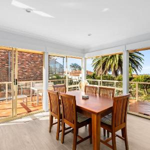 Charming 2-Bed Townhouse 5-Min From Beach