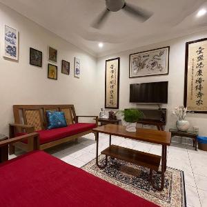 Baba & Charlie Home Stay (For 11 Pax)