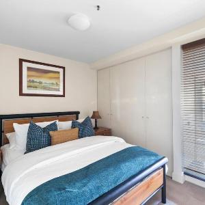 1-bedroom Unit in Classic Melbourne CBD Building!