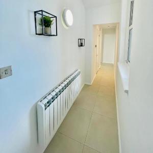 Brighton Apartment Walk to Cafés Beach & The Lanes Parking Available at Extra Cost on Request Only GioStays