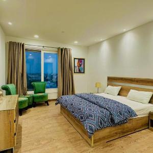 Luxurious One bed penta square with stunning view