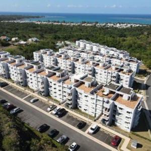 3 Bedroom Apt. close to main beaches/ attractions