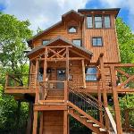 Skyview Treehouse by Amish Country Lodging Ohio