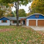 Plum Creek - Large home with 2 kitchens close to Pier Cove!