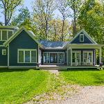 My Blue Haven - Shared lake access across the street! Glamorous home!