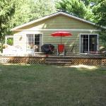 Piccolo Cottage - Great Location - Walking distance to Douglas Beach!