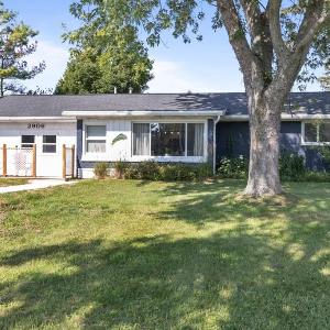 Timber Lodge - Short distance to downtown beaches and breweries