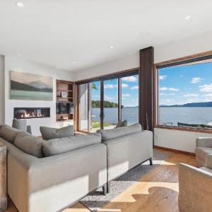 Swan Lake House