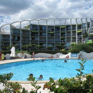 Charmant T2 avec Piscine Proche Plage et Commerces Garage Privé Quartier Couchant - FR-1-328-227