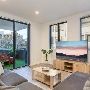 Stylish 2-Bed Unit with Garden Patio and Balcony