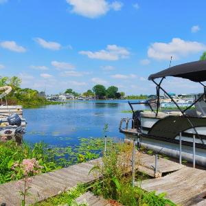 Channel Charmer - Located on Gun Lake - prime spot!