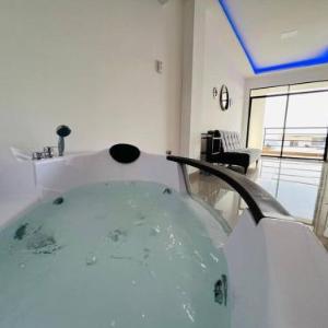 Suite Jacuzzi - Piso 2 - A 10min Consulado Americano
