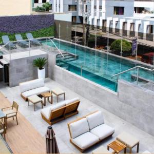 Venecia 1BR Zona 10 Luxury Suite - Pool Jacuzzi Gym & View