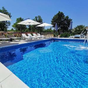Apartments Lea with pool 2