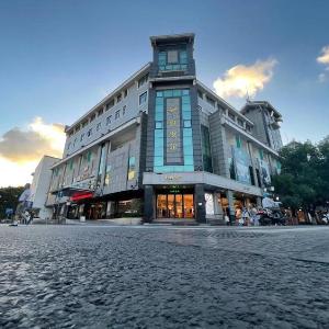 ARULA Youngor Central Hotel