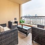 Gorgeous 2BR in Palm Jumeriah with Beach Access! Dubai 