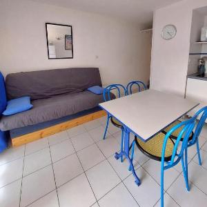 Terrasse vue piscine et apercu mer pour 4 personnes avec garage