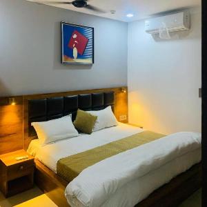 Status By Hotel The Emporio