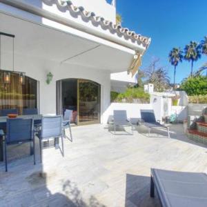 2033 modern 3 Bed large Terrace with sun loungers