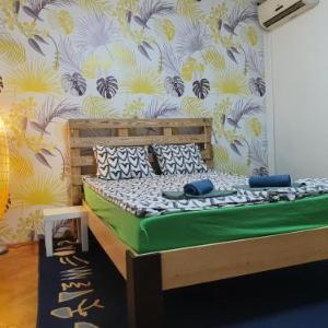 Apartman Yellow House