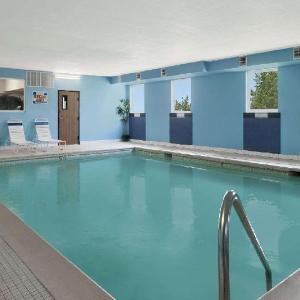 Days Inn & Suites by Wyndham Romeoville