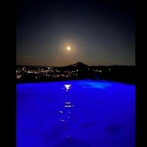 Jaccuzi Airport House