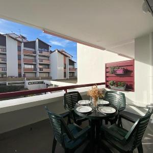 Appartement avec Piscine Terrasse et Parking à Capbreton Proche du Port