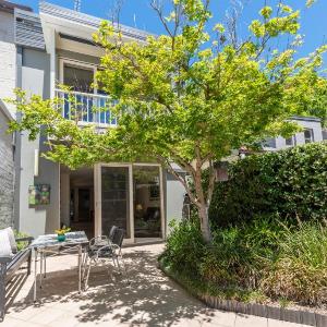 2BR Terrace on Leafy Tree-Lined Street