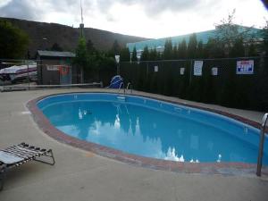 Super 8 by Wyndham Kamloops East, Kamloops