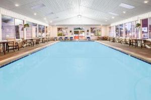 Super 8 Beachfront by Wyndham Mackinaw City, MI, Mackinaw City