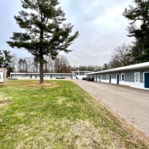 Sawyer Hotels Deals At The 1 Hotel In Mi Bridgman Inn