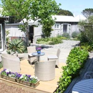 Hotels near Mangawhai Tavern - Mangawhai Chalets