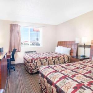 Chester Fritz Performing Arts Center Hotels - Knights Inn And Suites - Grand Forks