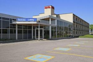 Travelodge by Wyndham Richmond Hill, North York