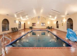 Super 8 by Wyndham St Charles, Saint Charles