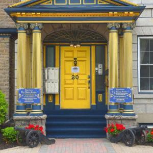 Brockville Hotels Deals At The 1 Hotel In On Canada The Le Suites
